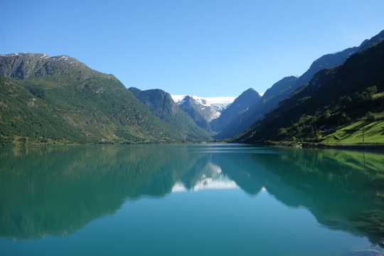 冰川湖水景象图片