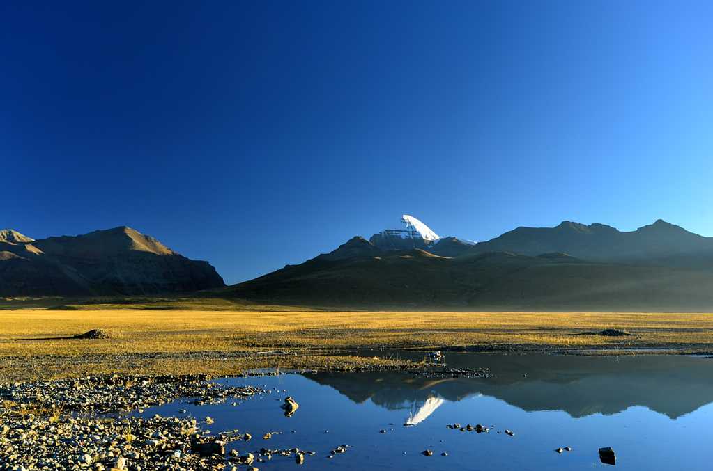 西藏阿里冈仁波齐峰