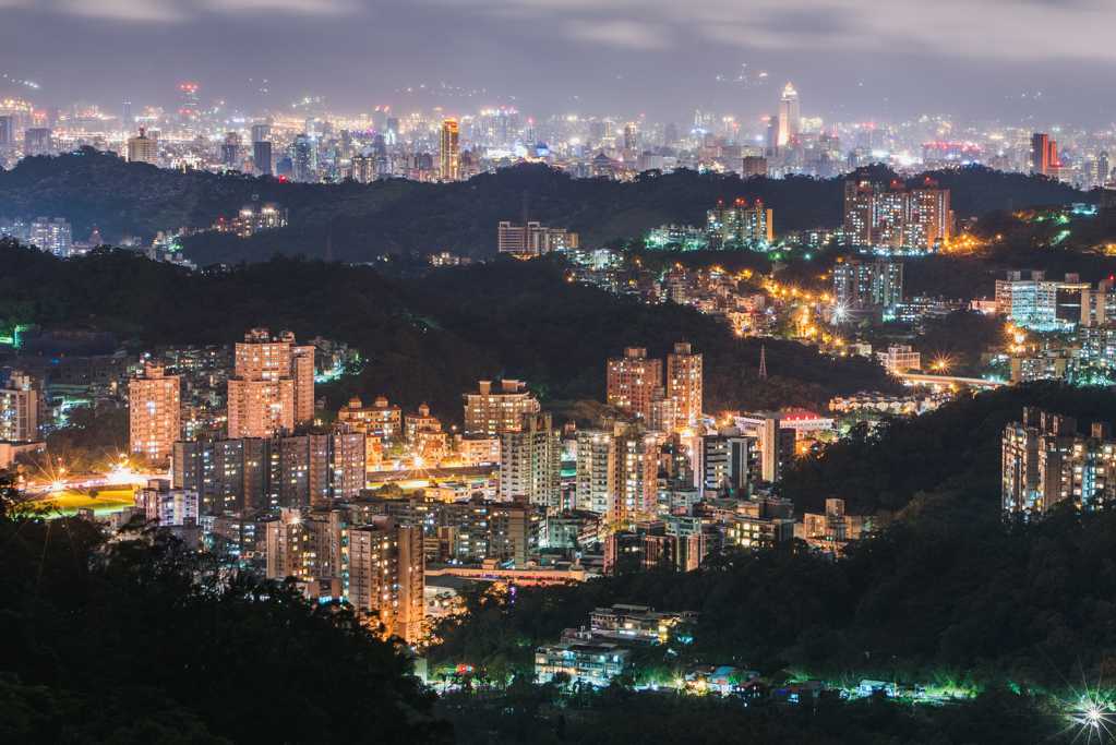 灯火通明的香港夜景
