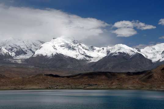 新疆公格尔峰景致图片