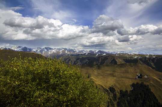 新疆天山乔尔玛光景图片
