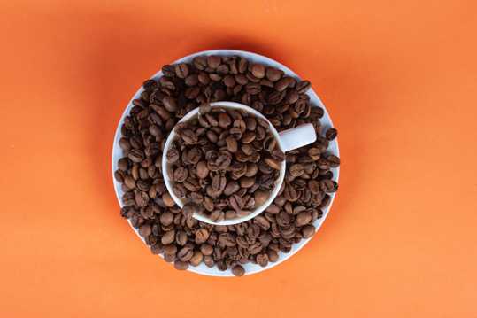 一杯咖啡豆的图片
