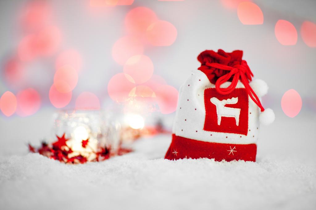 白色和红色圣诞主题袋高清壁纸