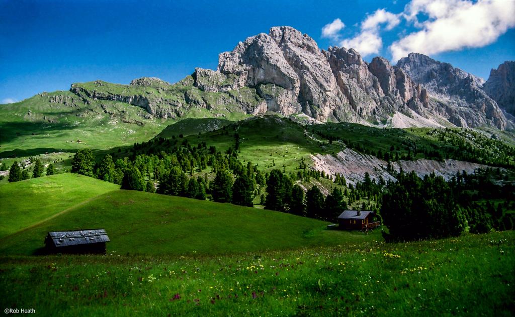 意大利多洛米蒂山高清壁纸附近的一座山的风景照片