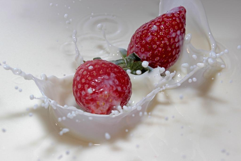 草莓牛奶壁纸可爱图片