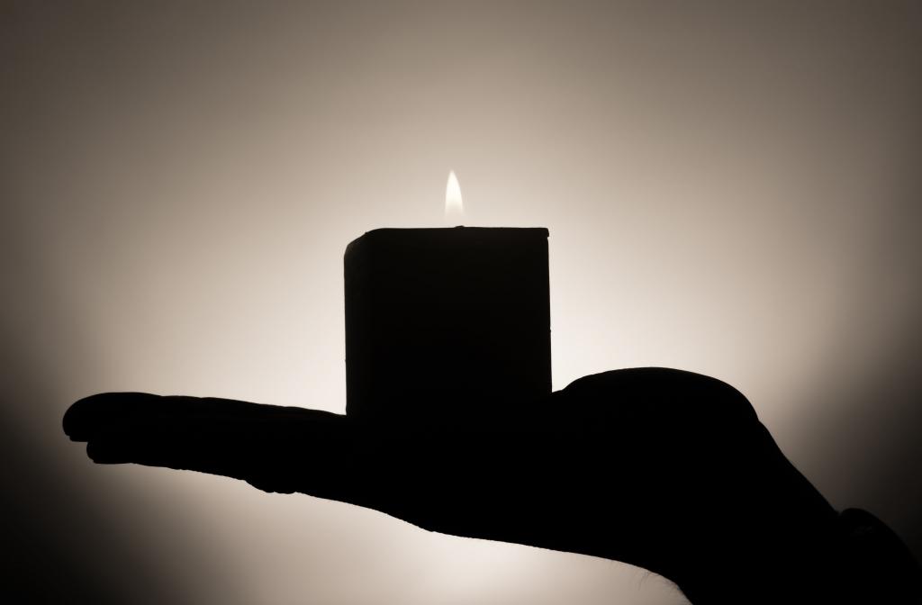安息蜡烛黑白图片
