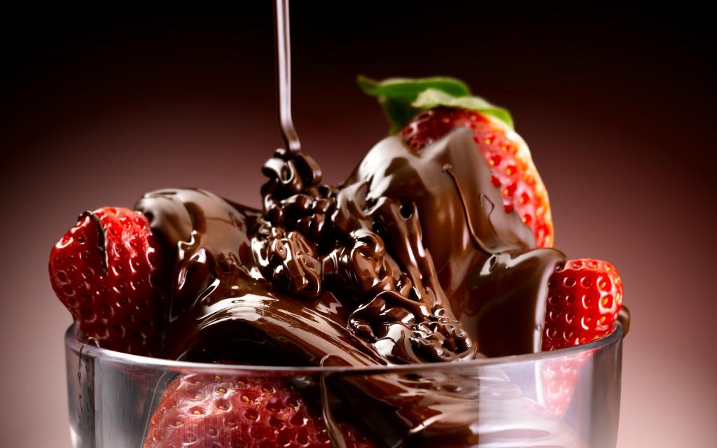 巧克力覆盖的草莓,甜点,甜点,甜味,甜味,巧克力覆盖的草莓,巧克力滴流,小溪...