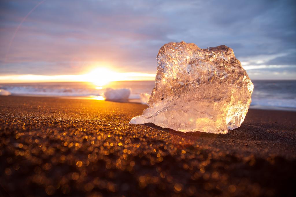 水晶石片段在海边日落期间在掀动转变镜头摄影高清壁纸