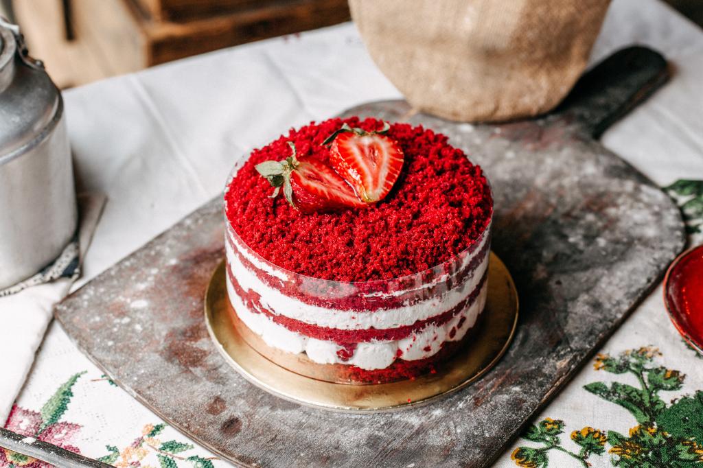 红丝绒草莓小蛋糕