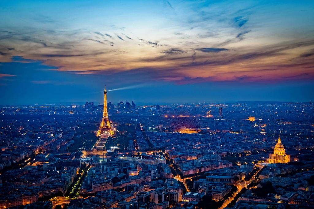 埃菲尔铁塔和城市景观高清壁纸的空中照片