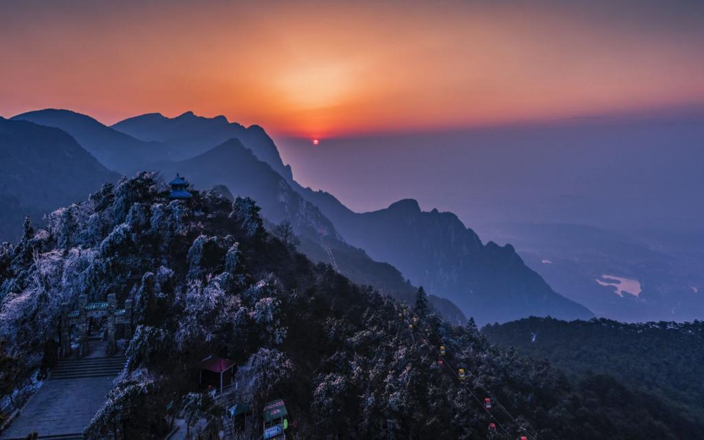 落日下的江西庐山风景