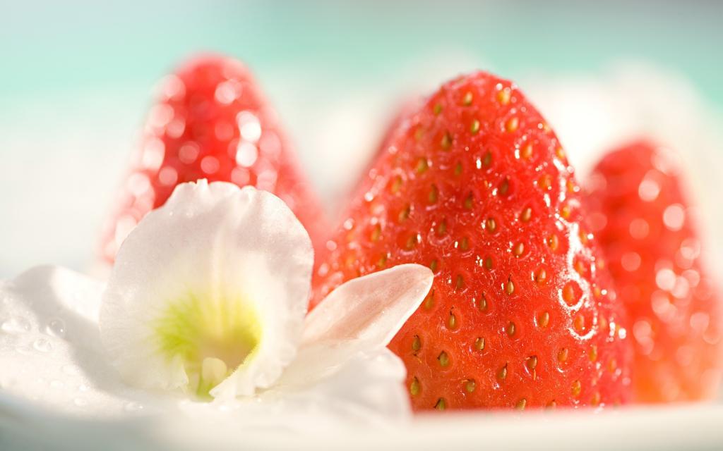鲜艳欲滴的草莓