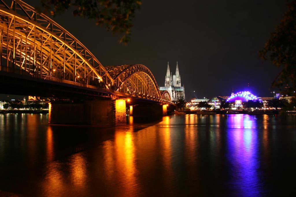 在晚上,科隆高清壁纸桥的照片