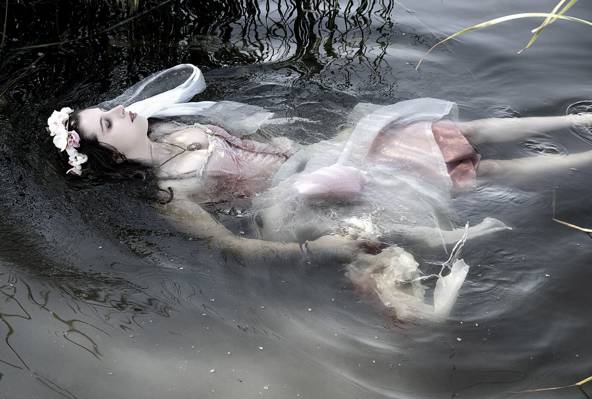 女子死亡 溺水图片