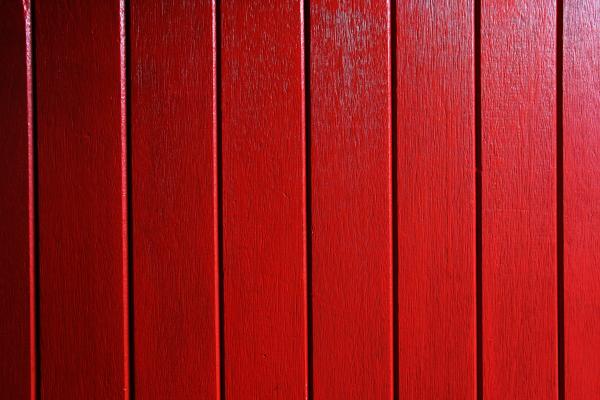 红漆木制墙壁