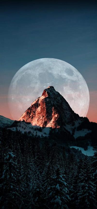 山峰和中秋的圆月